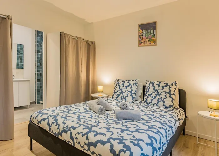 Urban Aparthotel 3*