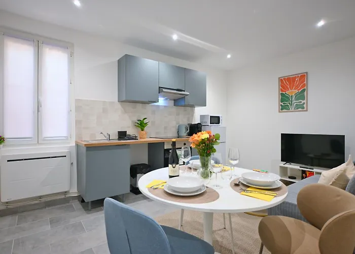 Urban Aparthotel 3*